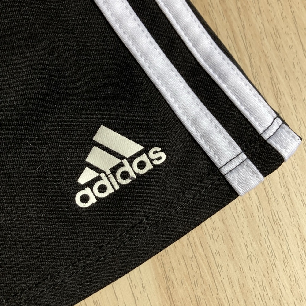 Adidas girls Black and white tennis Skirt, kid size 10-12, built in shorts - Picture 3 of 7